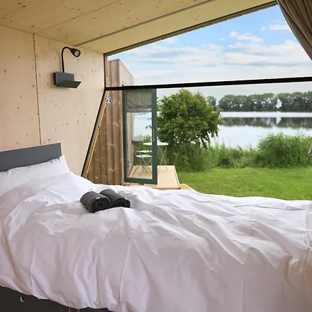 Sleep Space 1 - Tiny Spot Eider Vakantiehuis Suderstapel